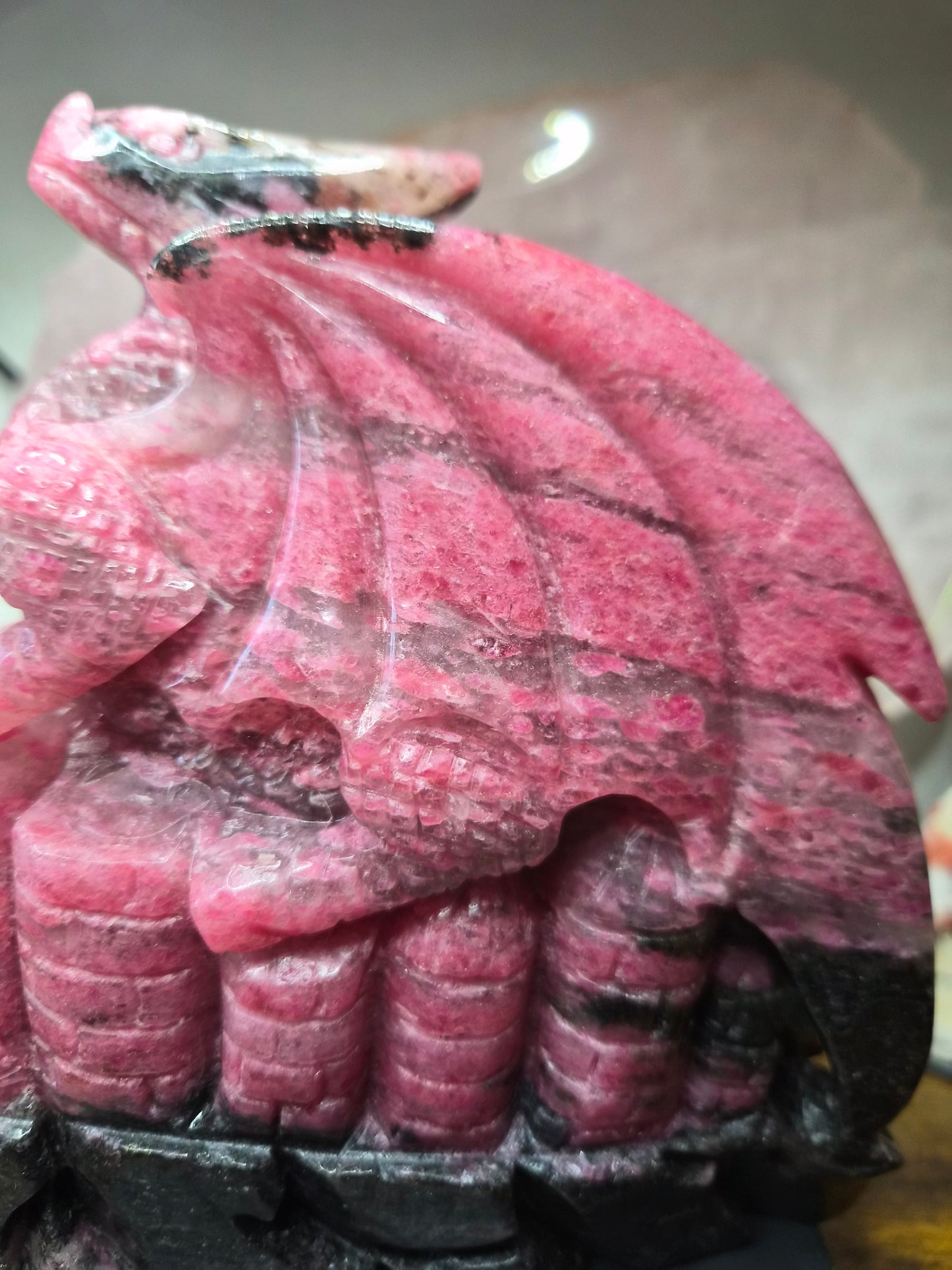 Dragon en Rhodonite