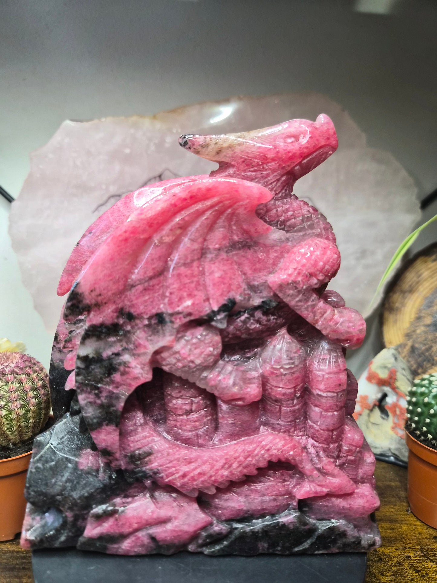Dragon en Rhodonite