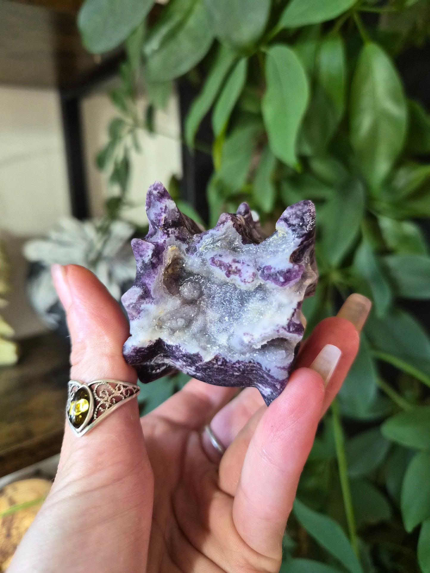 Tête de dragon en sphalérite violette