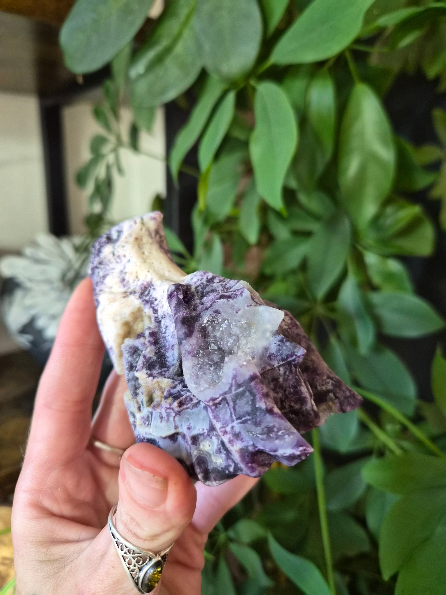Tête de dragon en sphalérite violette