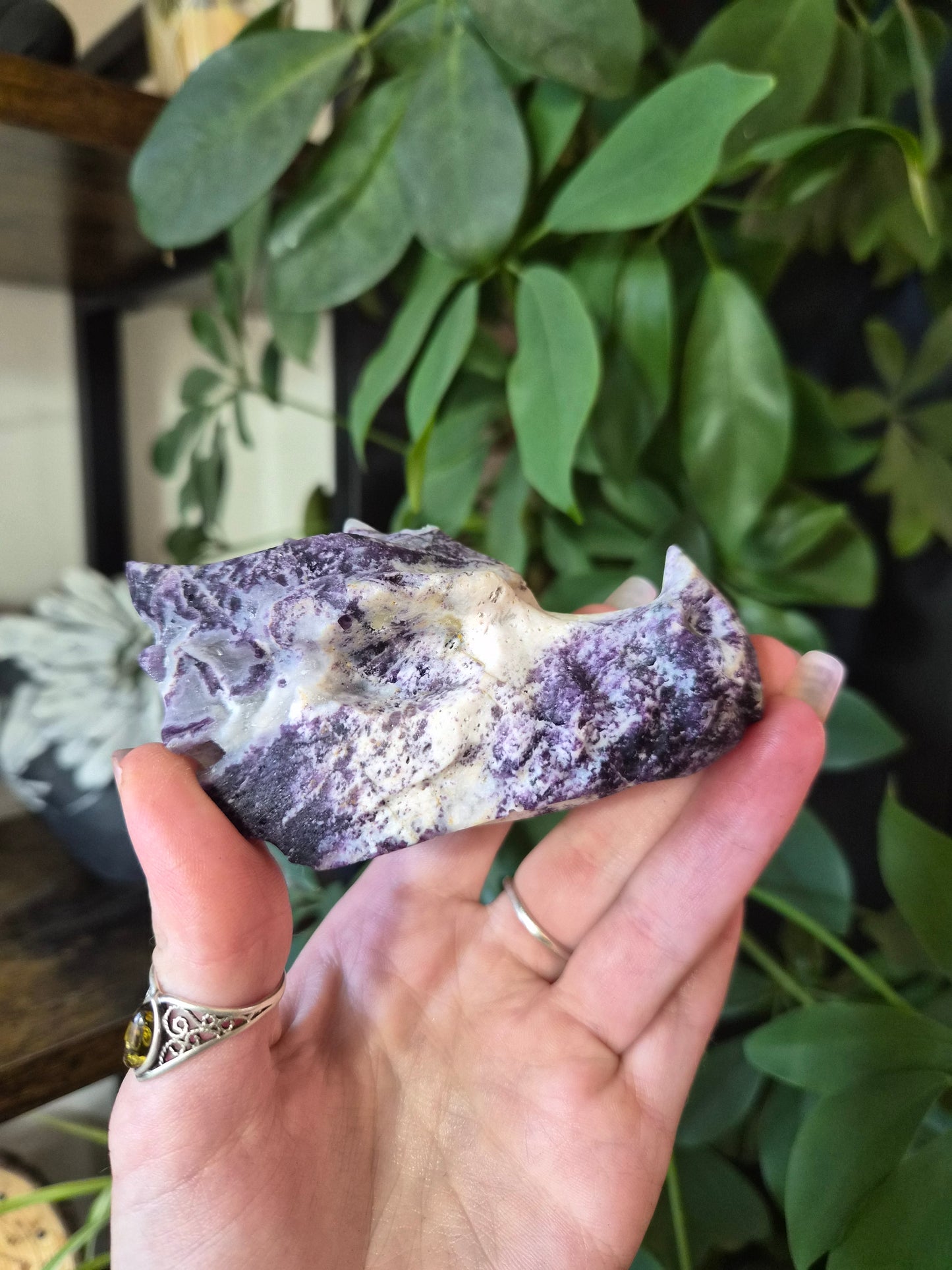Tête de dragon en sphalérite violette