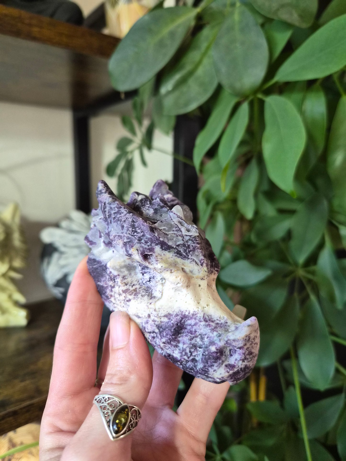 Tête de dragon en sphalérite violette