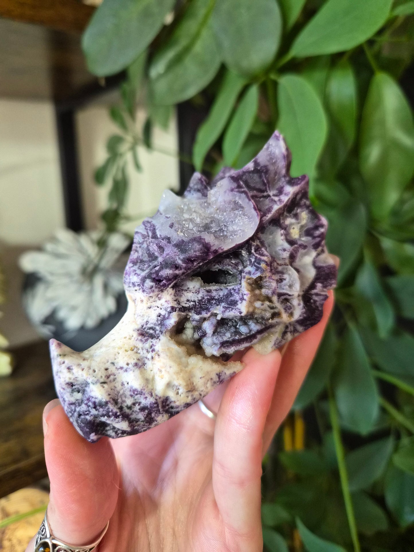 Tête de dragon en sphalérite violette