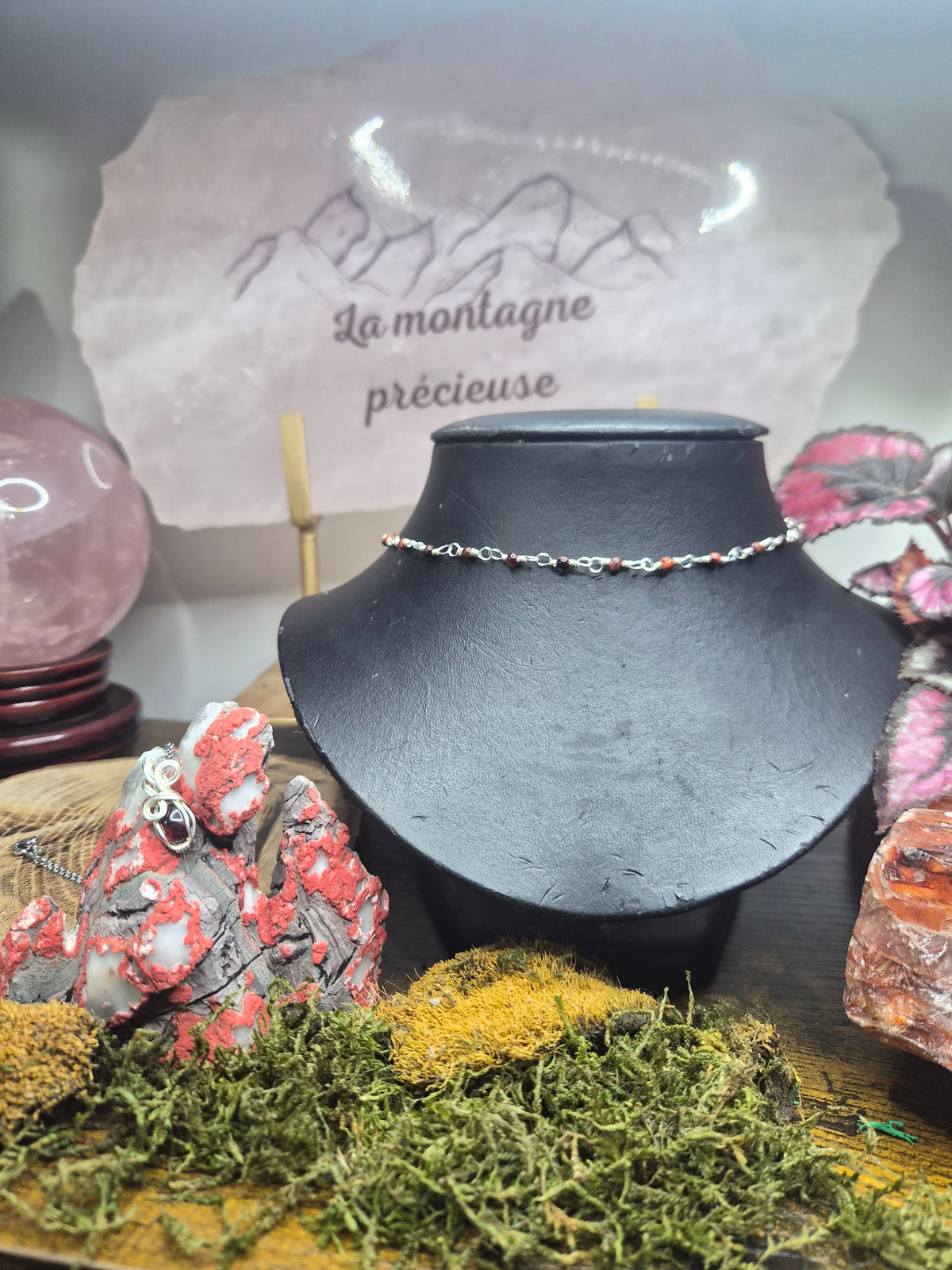Collier "Braise Éternelle" en Grenat et œil de taureau