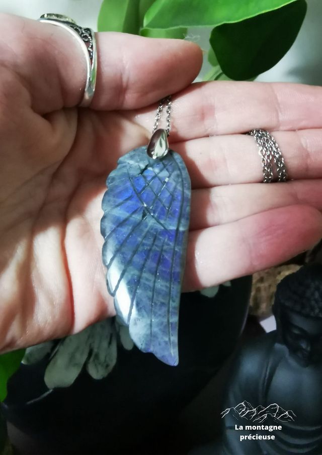Pendentif aile d'ange en Labradorite violette