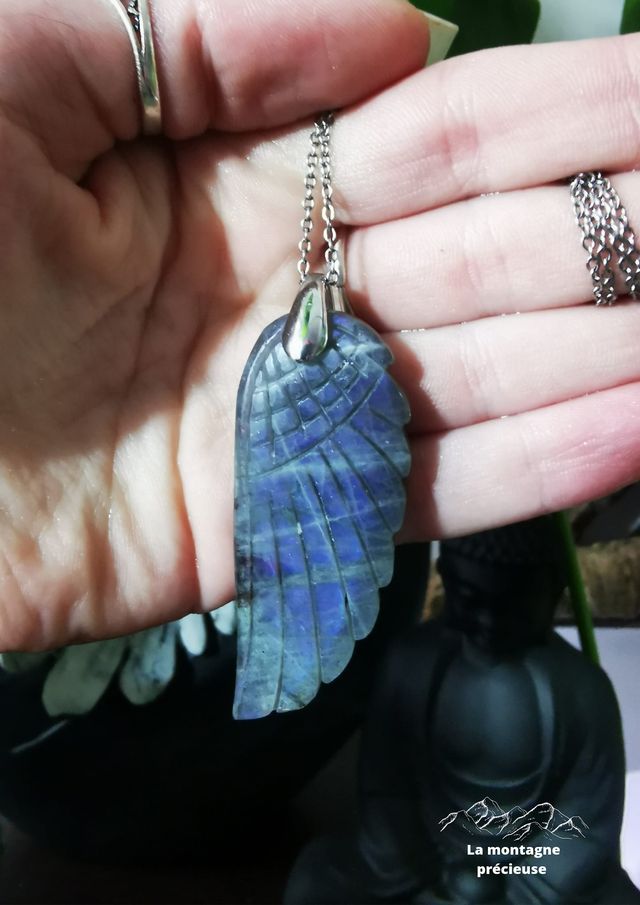 Pendentif aile d'ange en Labradorite violette