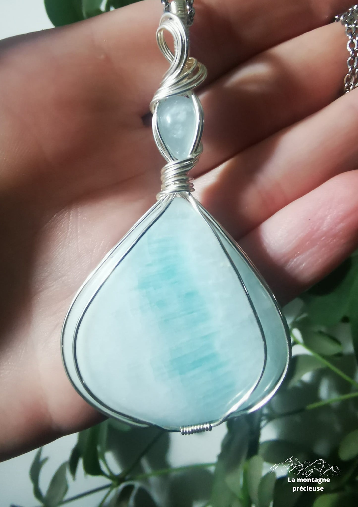 Pendentif en aragonite et aïgue-marine