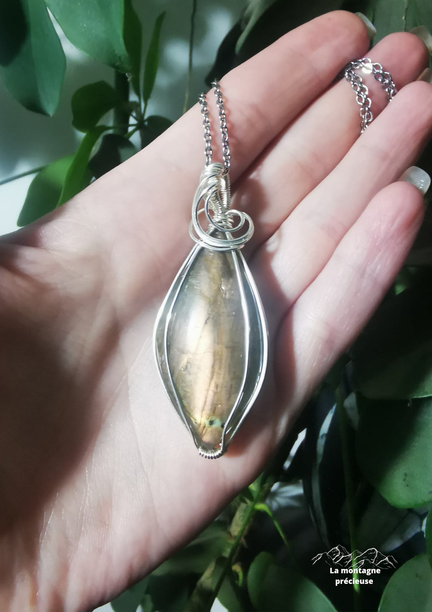 Pendentif en labradorite dorée