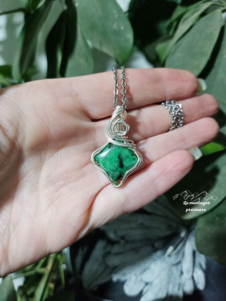 Pendentif en Maw Sit Sit