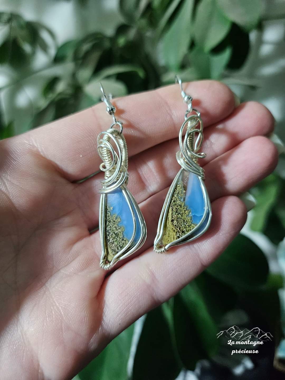 Boucles d'oreilles en Opale bleue et agate mousse