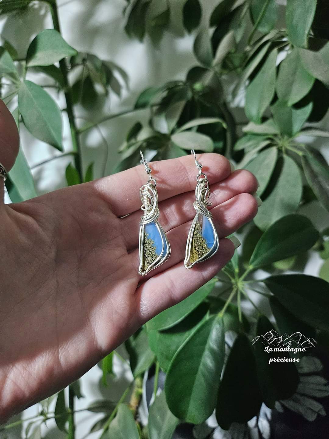Boucles d'oreilles en Opale bleue et agate mousse