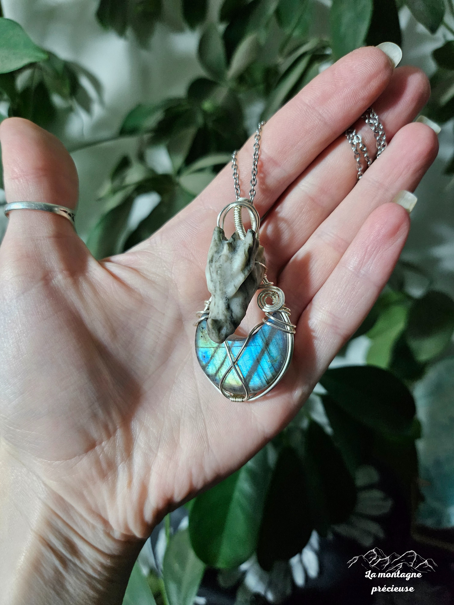 Pendentif dragon et lune