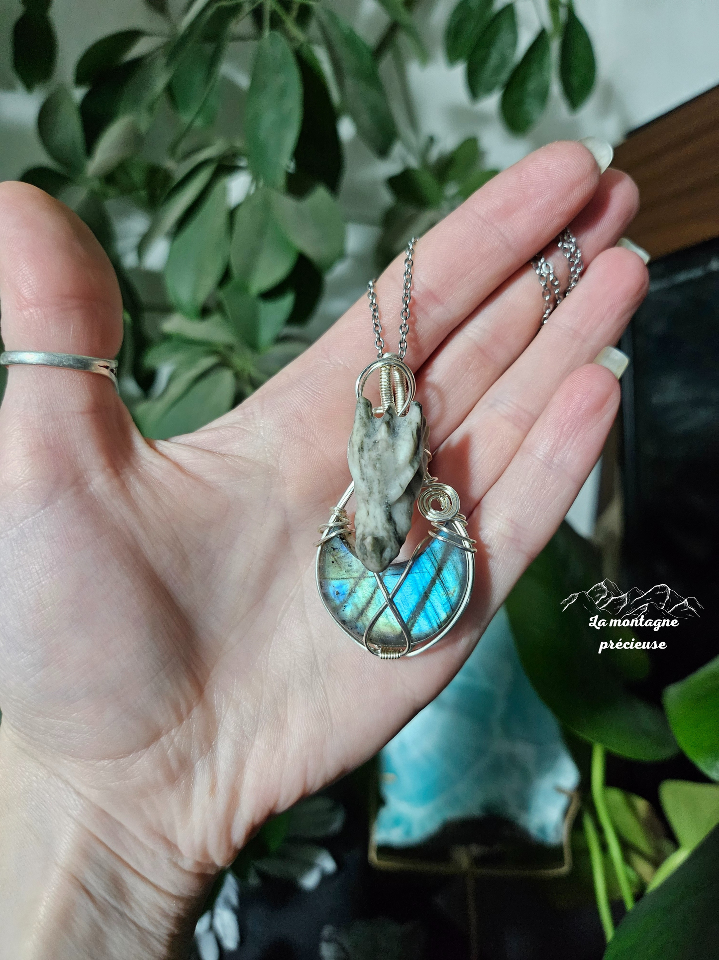 Pendentif dragon et lune