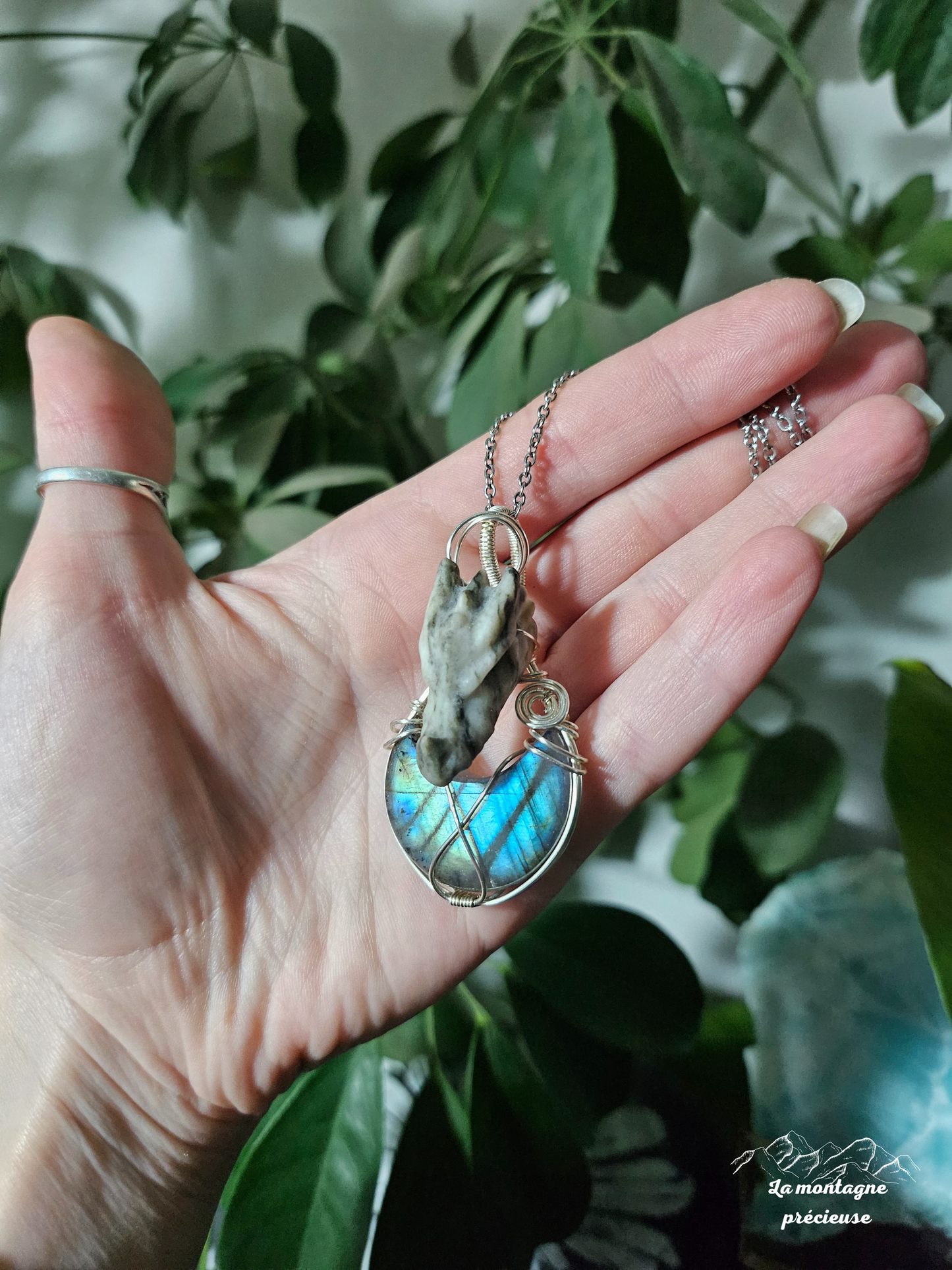 Pendentif dragon et lune