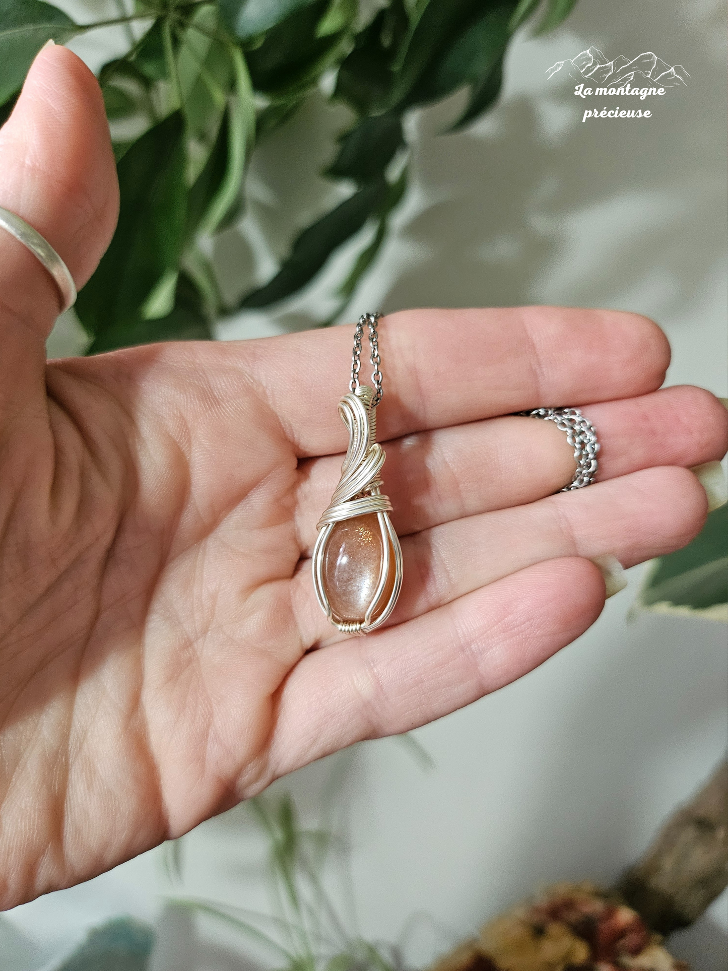 Pendentif en pierre de soleil et pierre de lune