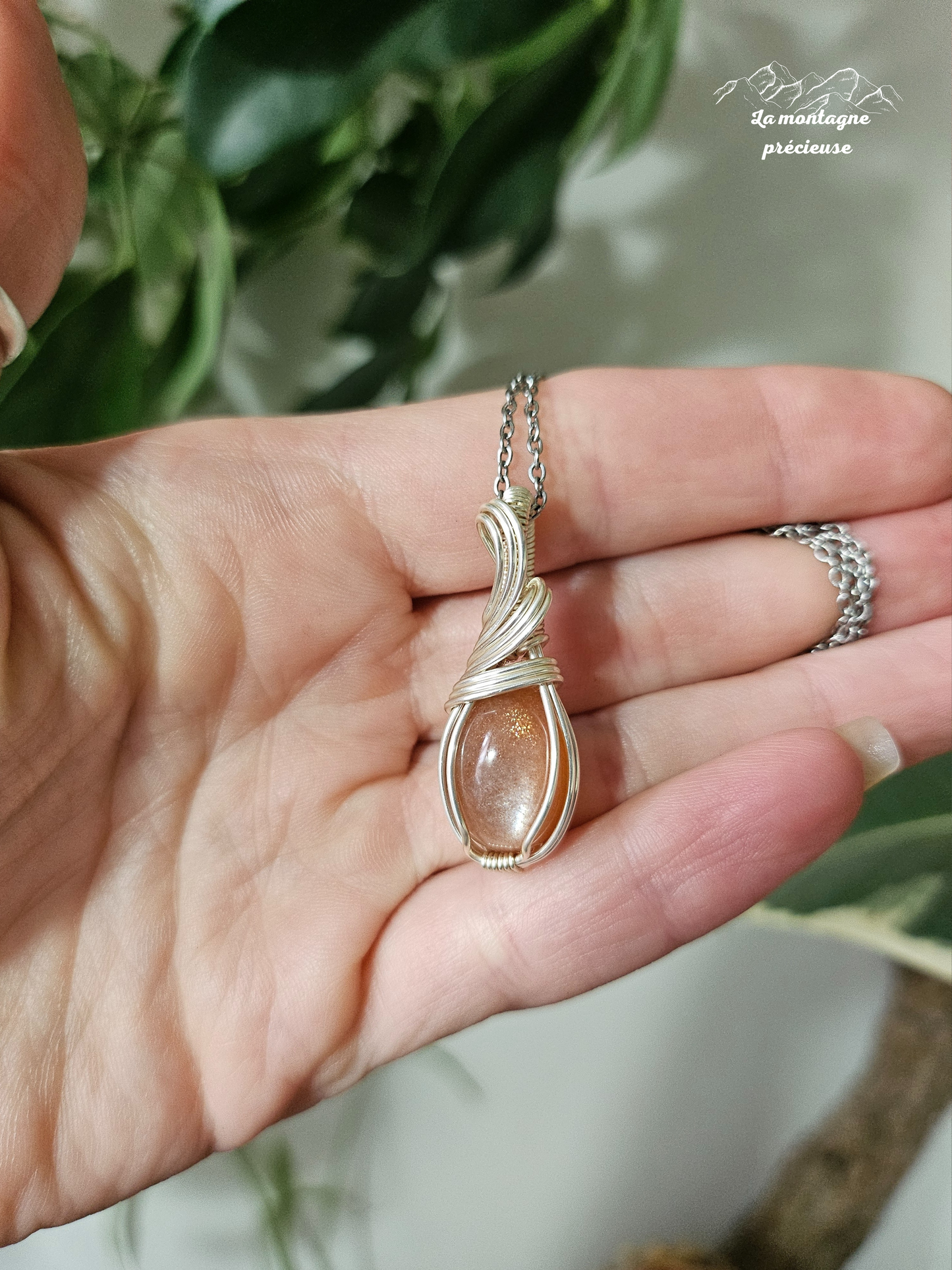 Pendentif en pierre de soleil et pierre de lune