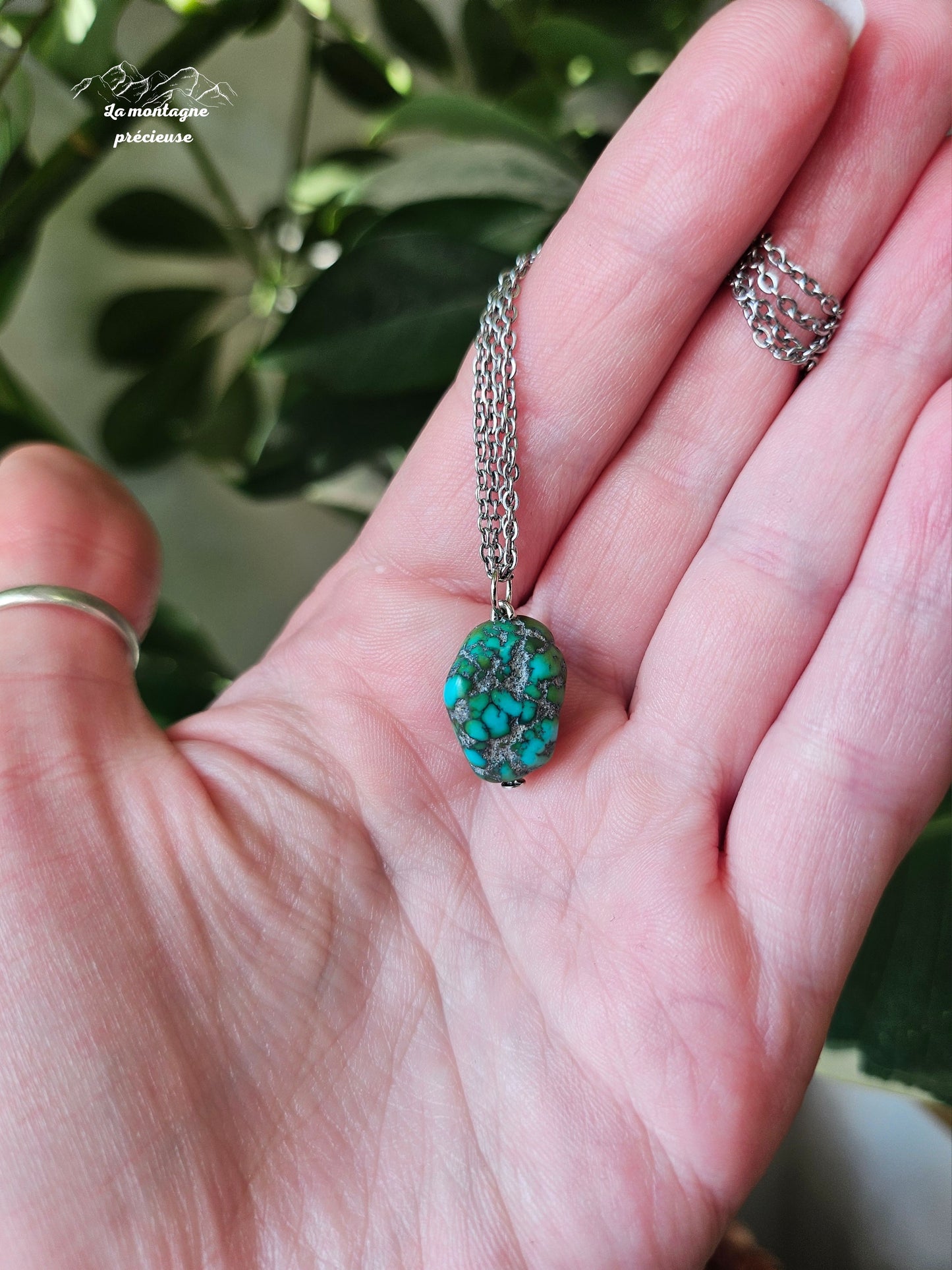 Pendentif en turquoise brute