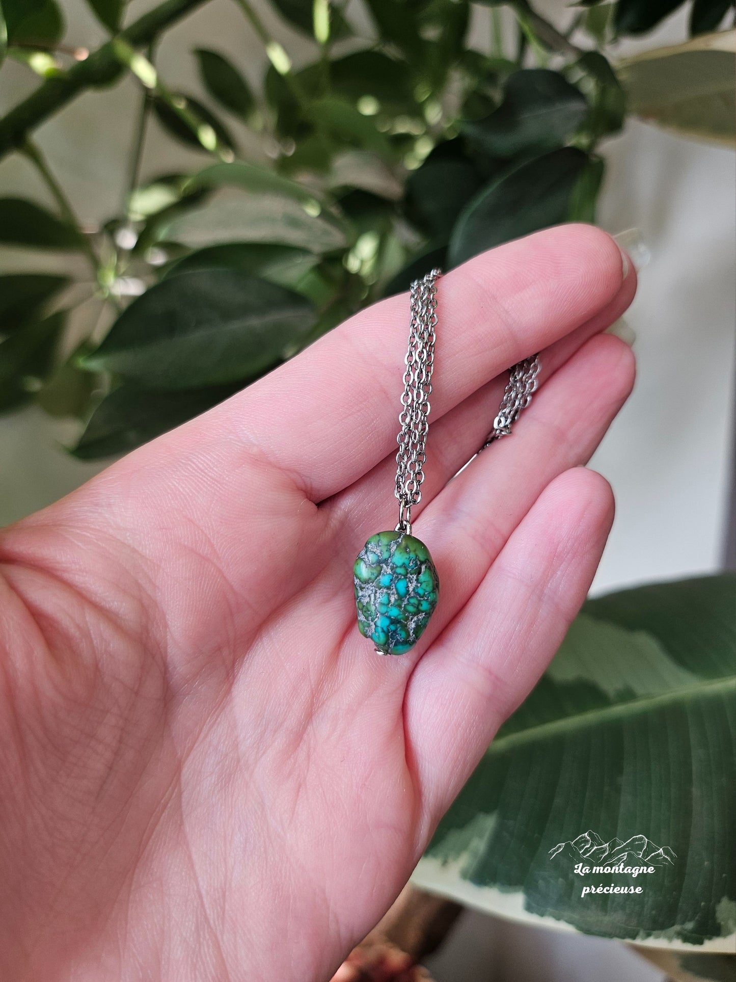 Pendentif en turquoise brute
