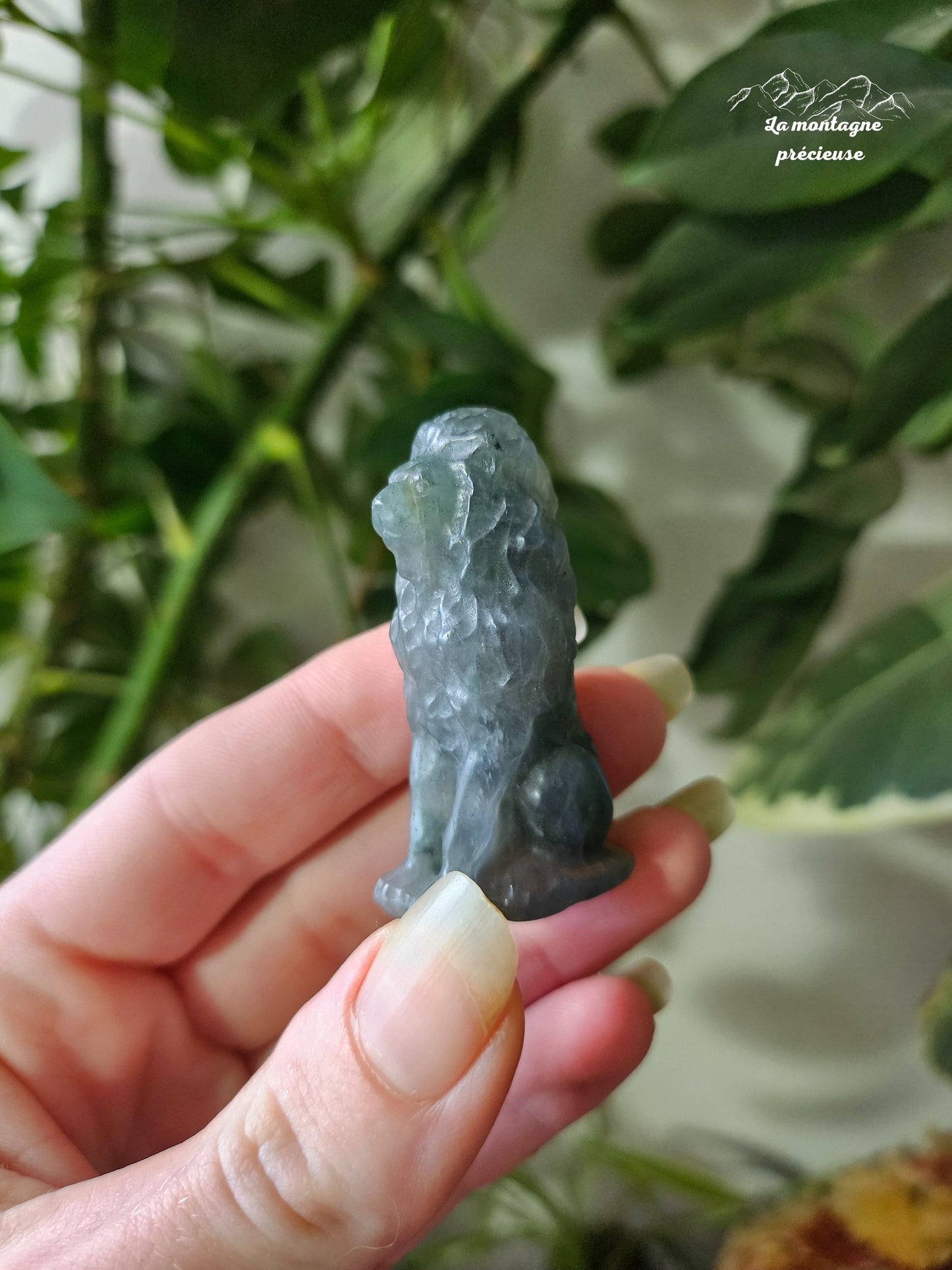 Petit lion en labradorite