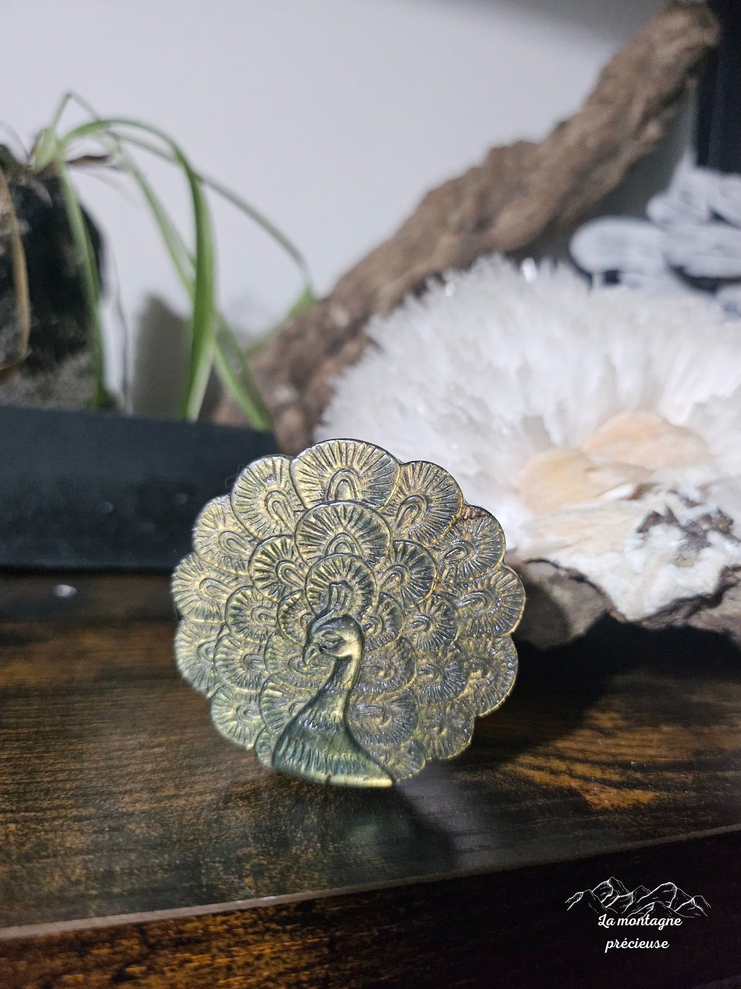 Amulette paon en labradorite