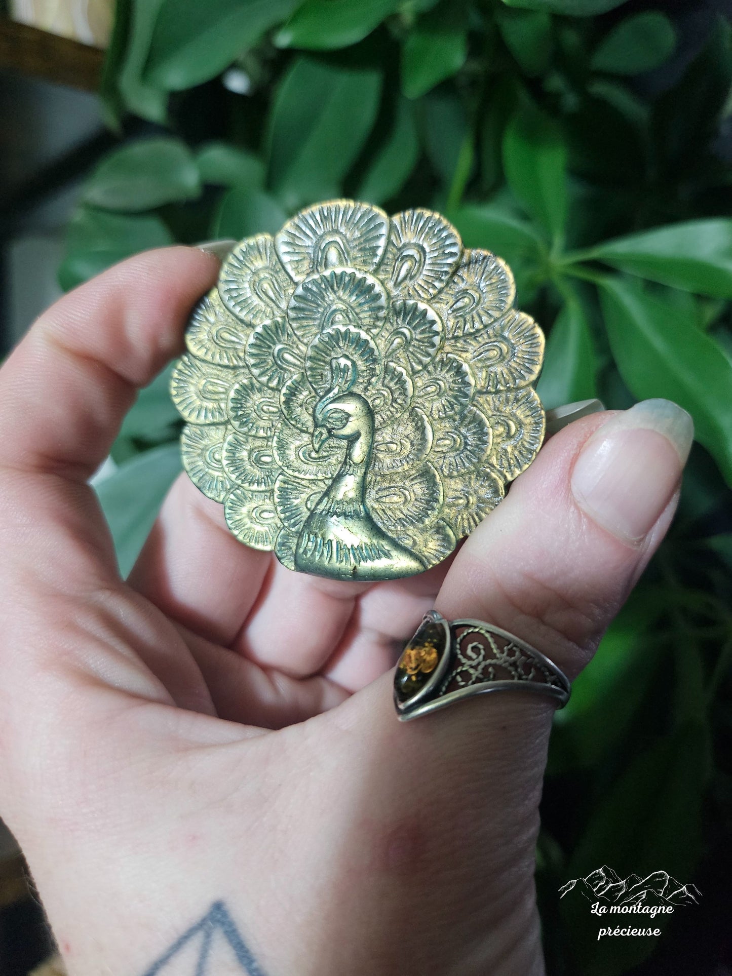 Amulette paon en labradorite