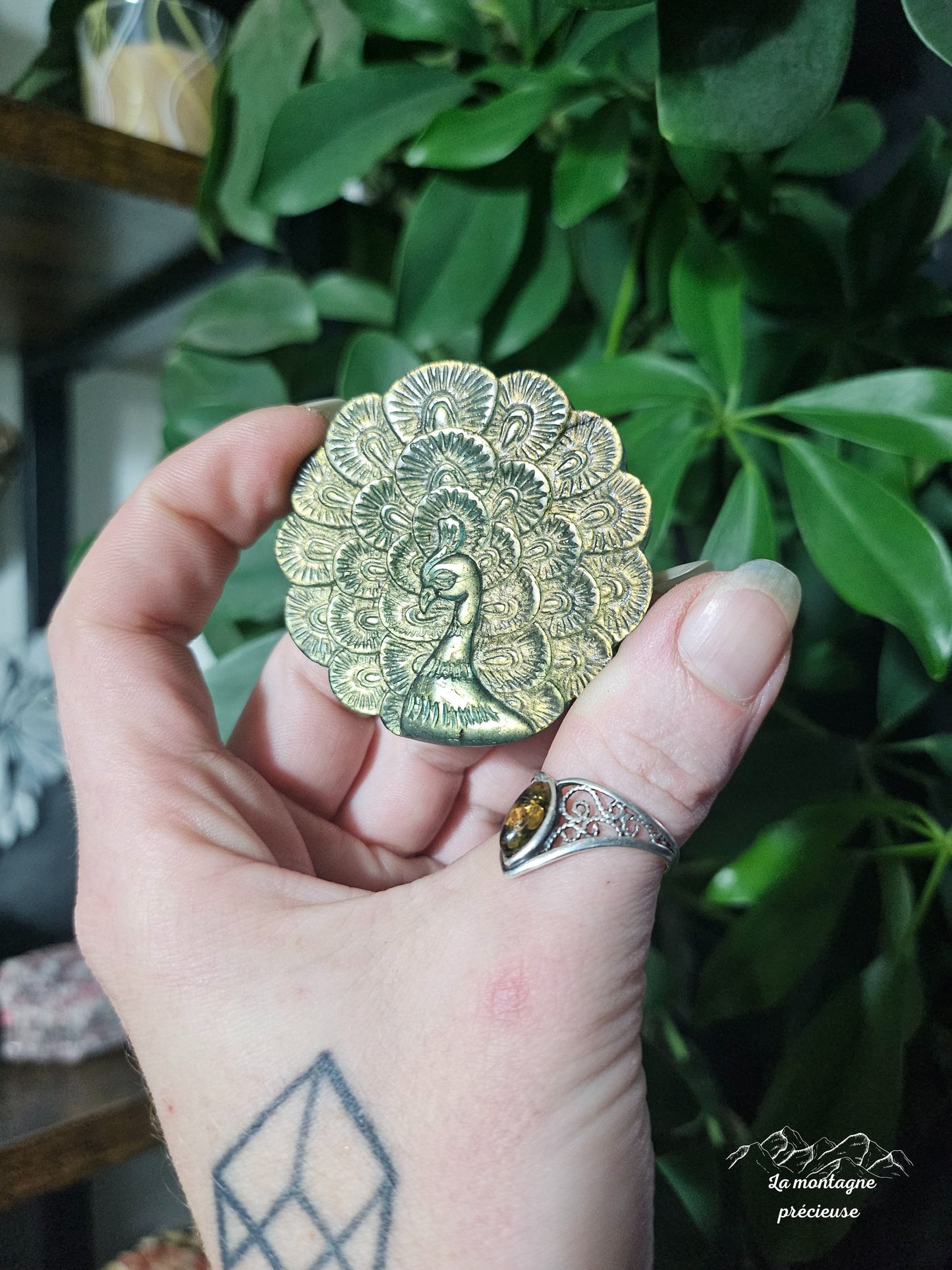 Amulette paon en labradorite