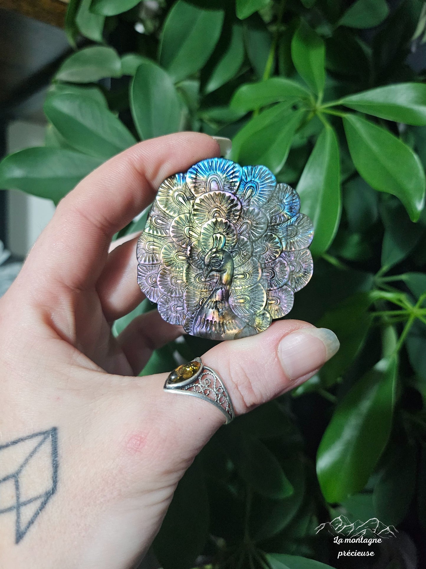 Amulette paon en labradorite