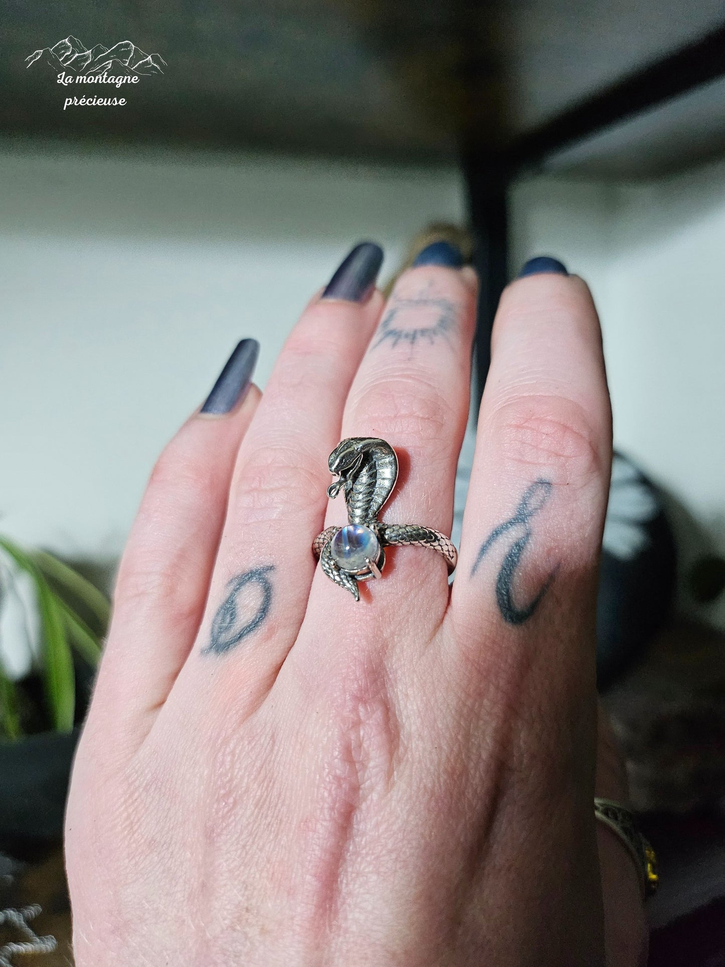 Bague serpent en pierre de lune