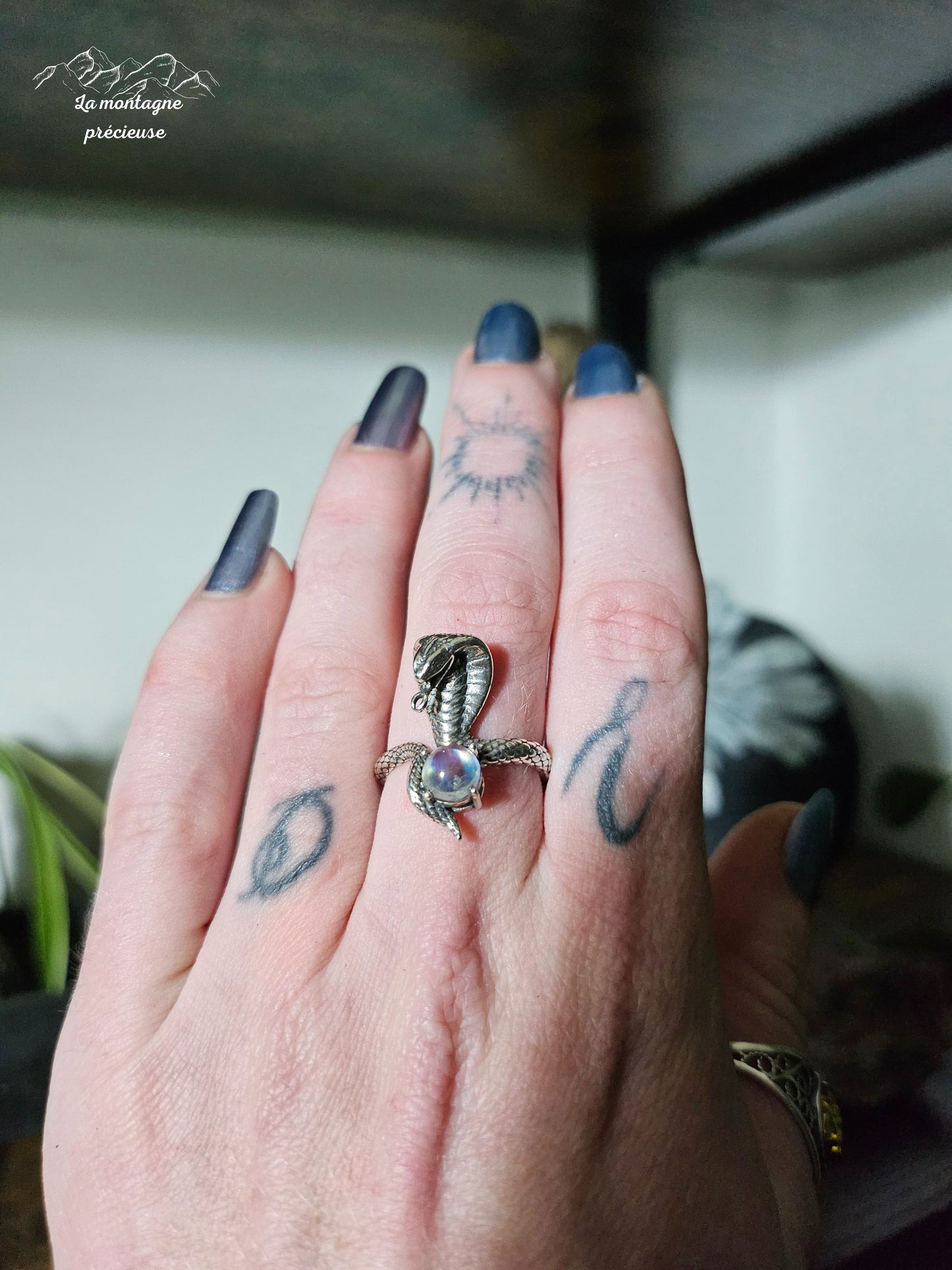 Bague serpent en pierre de lune
