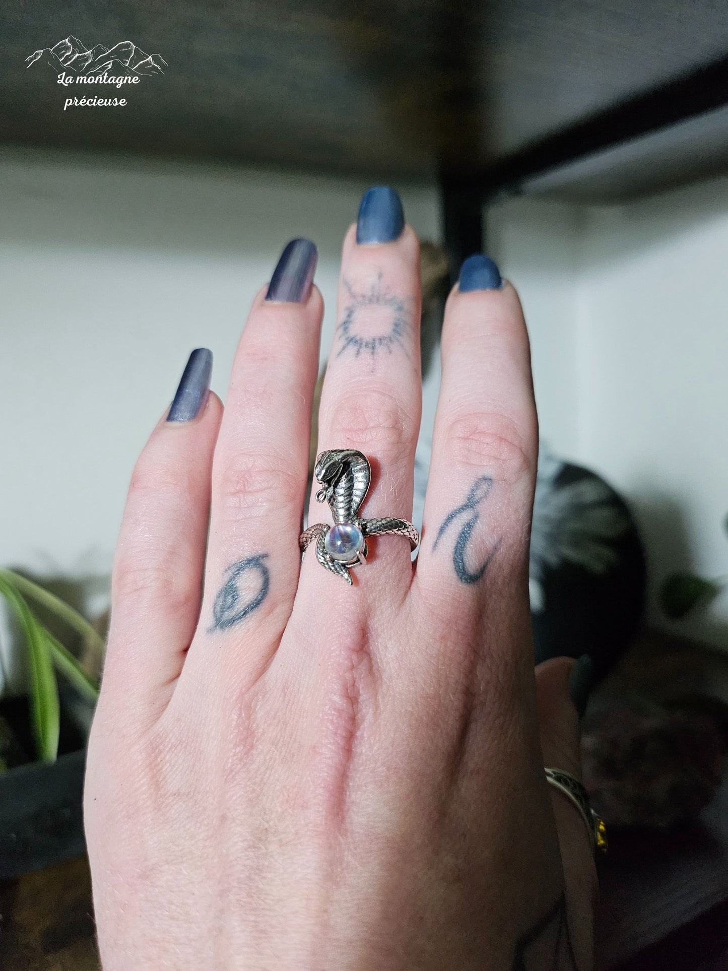 Bague serpent en pierre de lune