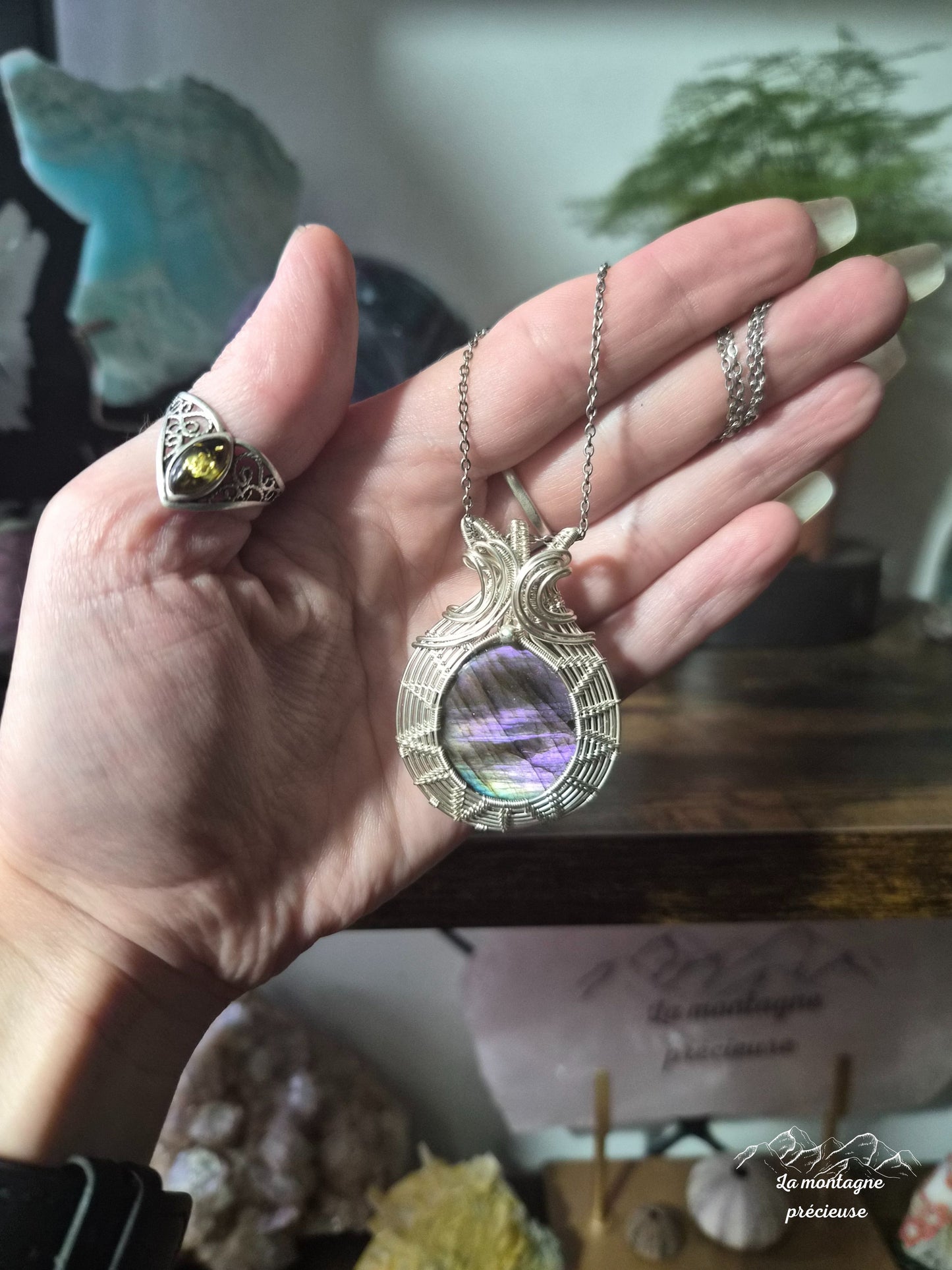 Pendentif écrin en labradorite violette