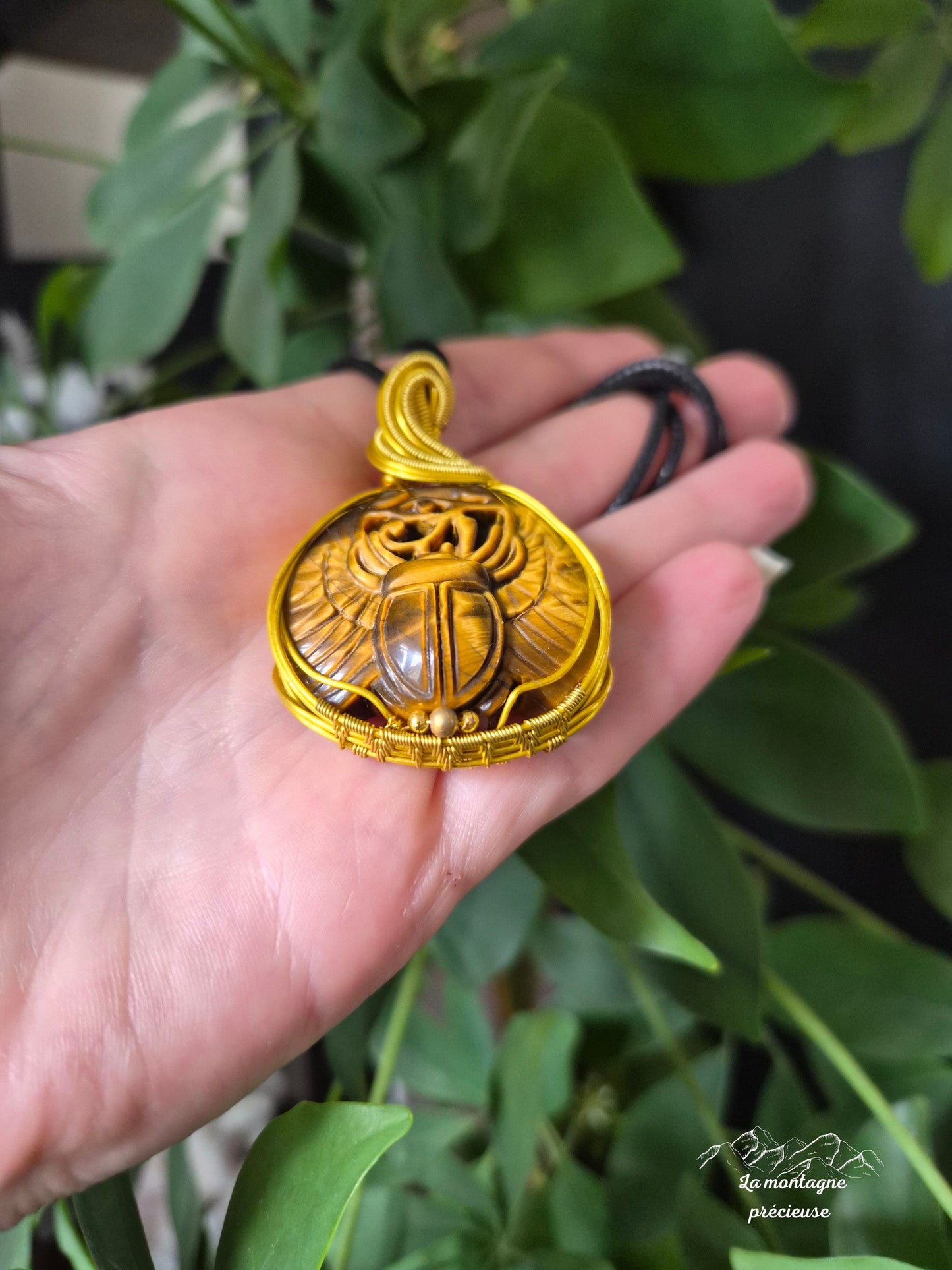 Pendentif " L’Héritage de Khepri " en œil du tigre