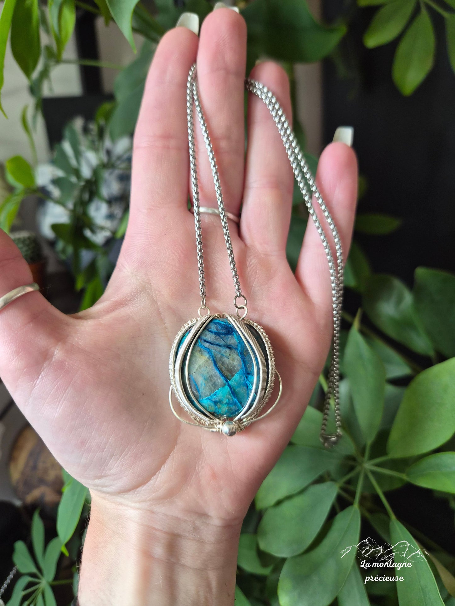 Collier "L’Âme de Eaux" en Shattuckite