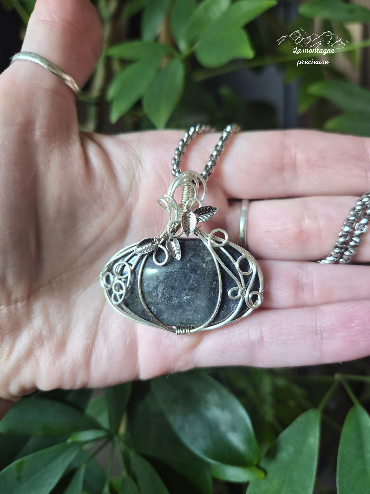 Pendentif " La Citrouille du Clair de Lune " en labradorite