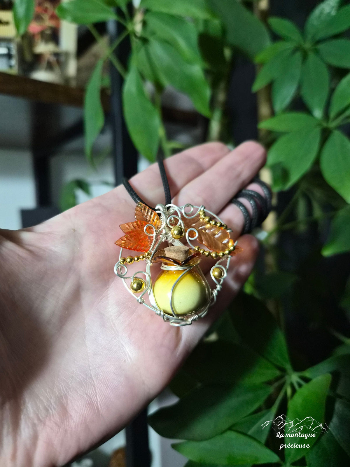 Pendentif "L'Élixir du Soleil d'Automne"