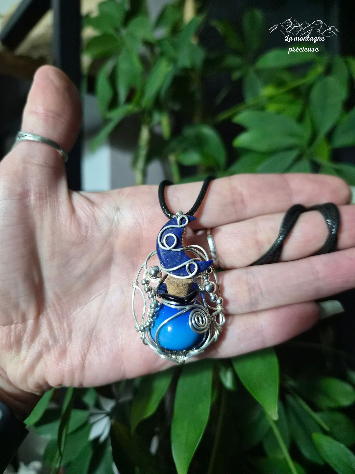 Pendentif "L'Élixir de la Lune Bleue"