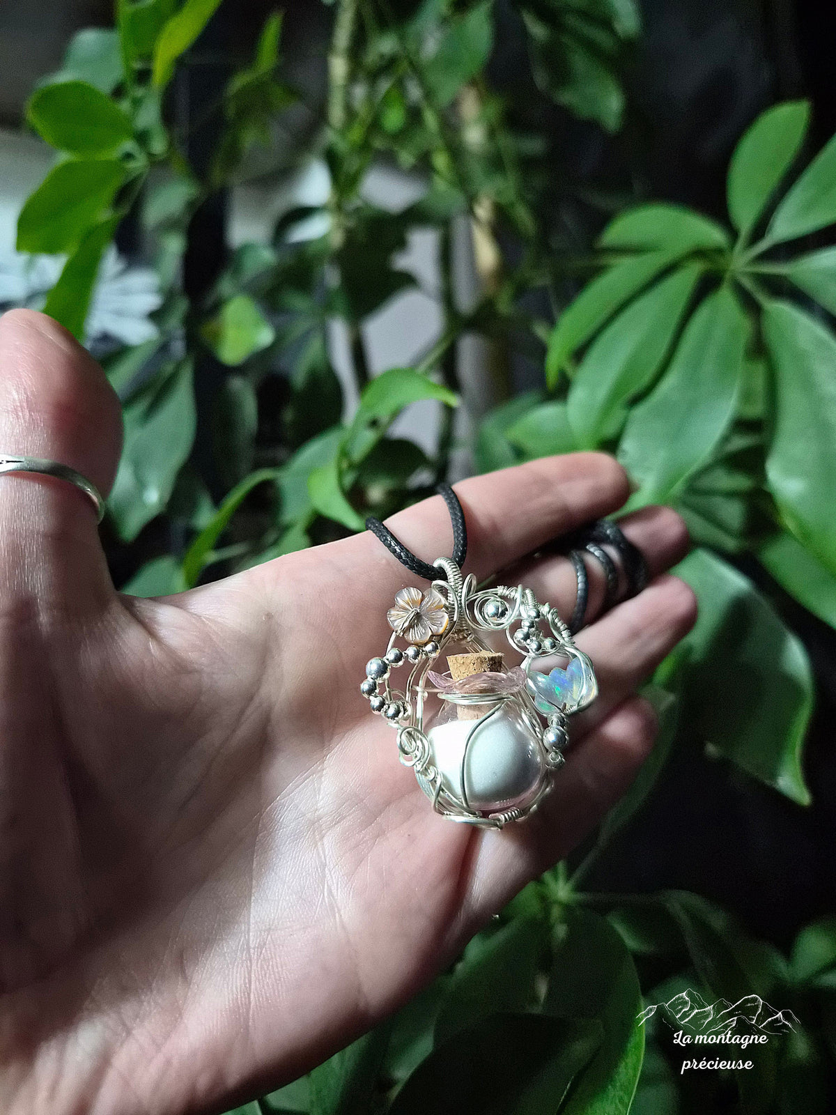 Pendentif "L'Élixir des Ailes de Lumière"