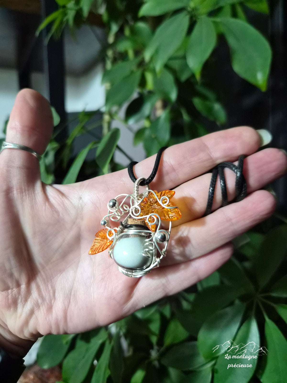 Pendentif "L’Élixir des Murmures d’Automne"
