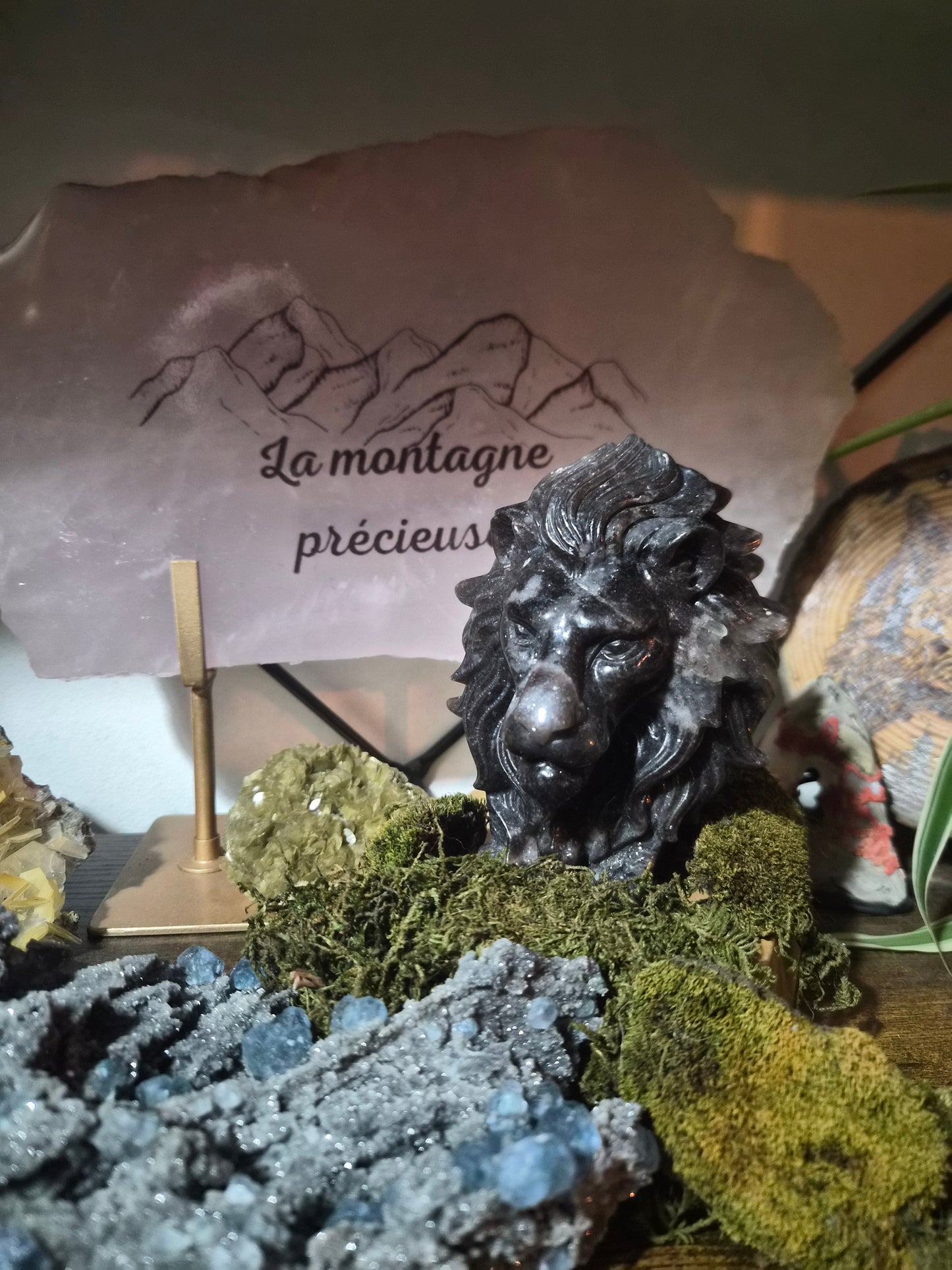 Tête de lion en Lépidolite