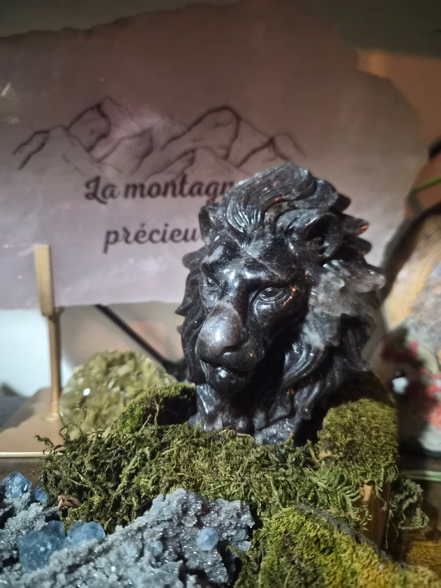 Tête de lion en Lépidolite