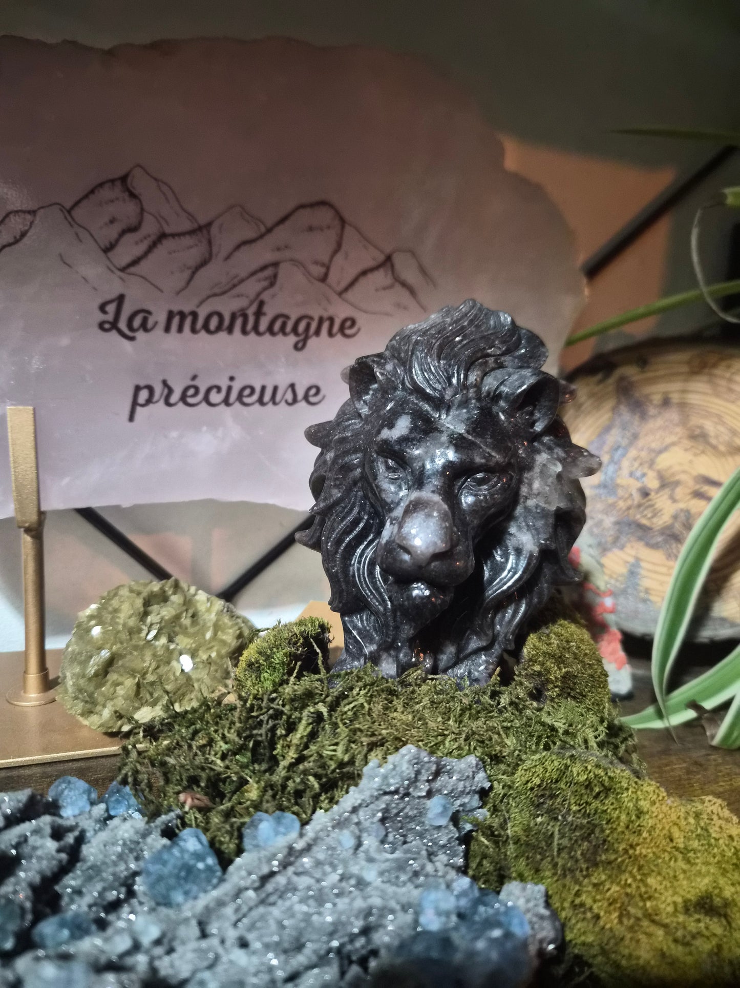 Tête de lion en Lépidolite