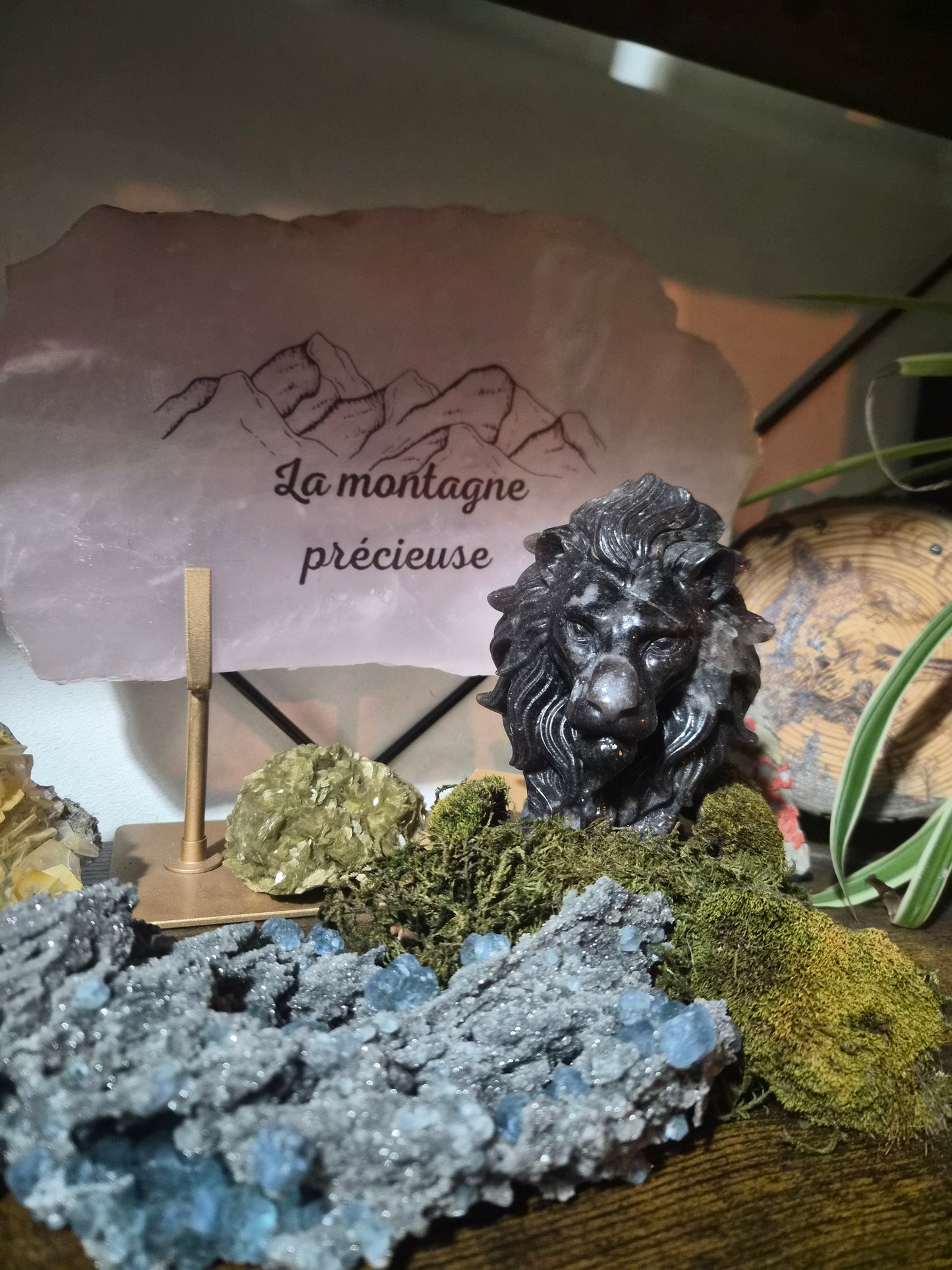 Tête de lion en Lépidolite