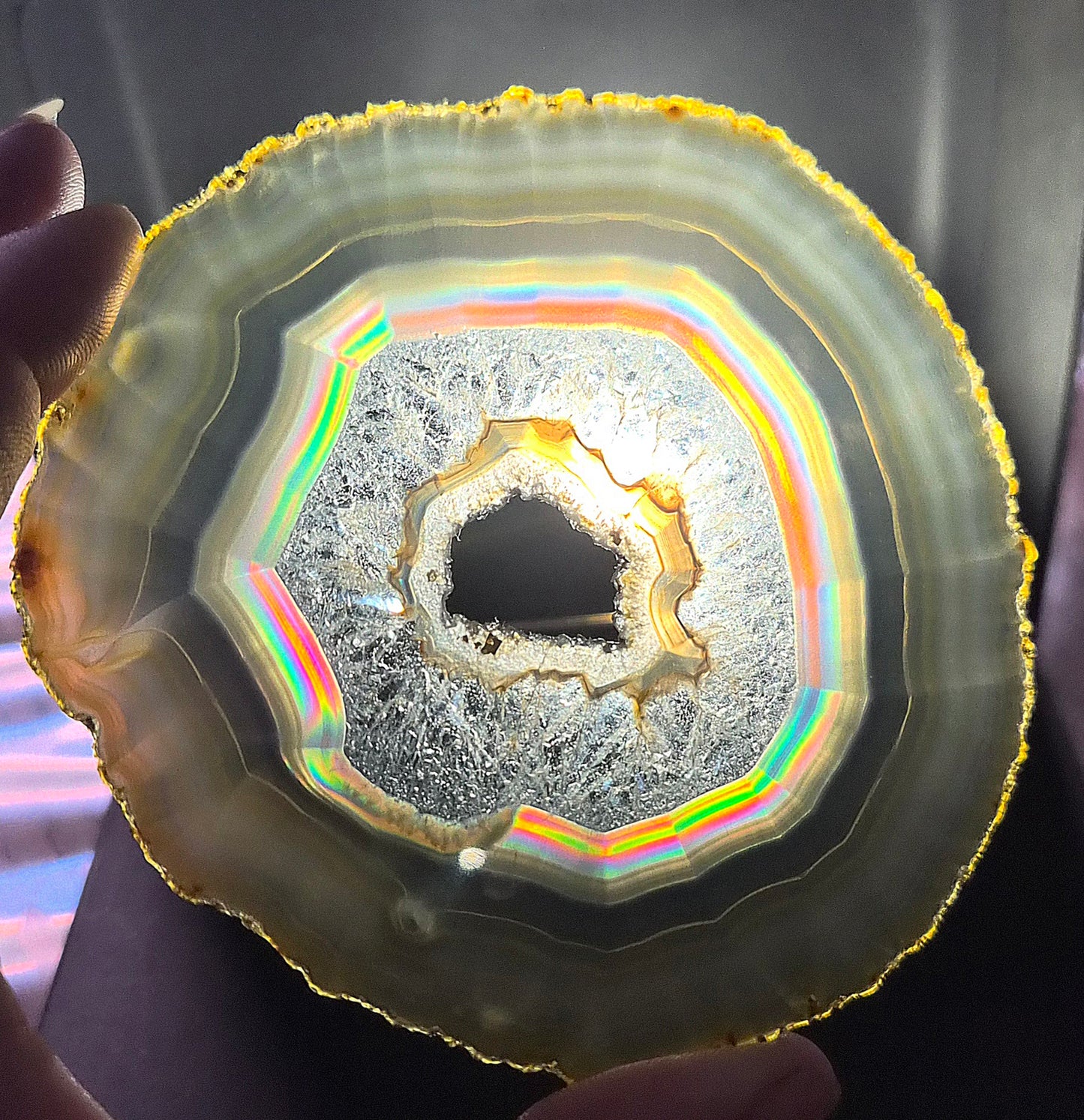 Tranche d’Agate iris avec druze