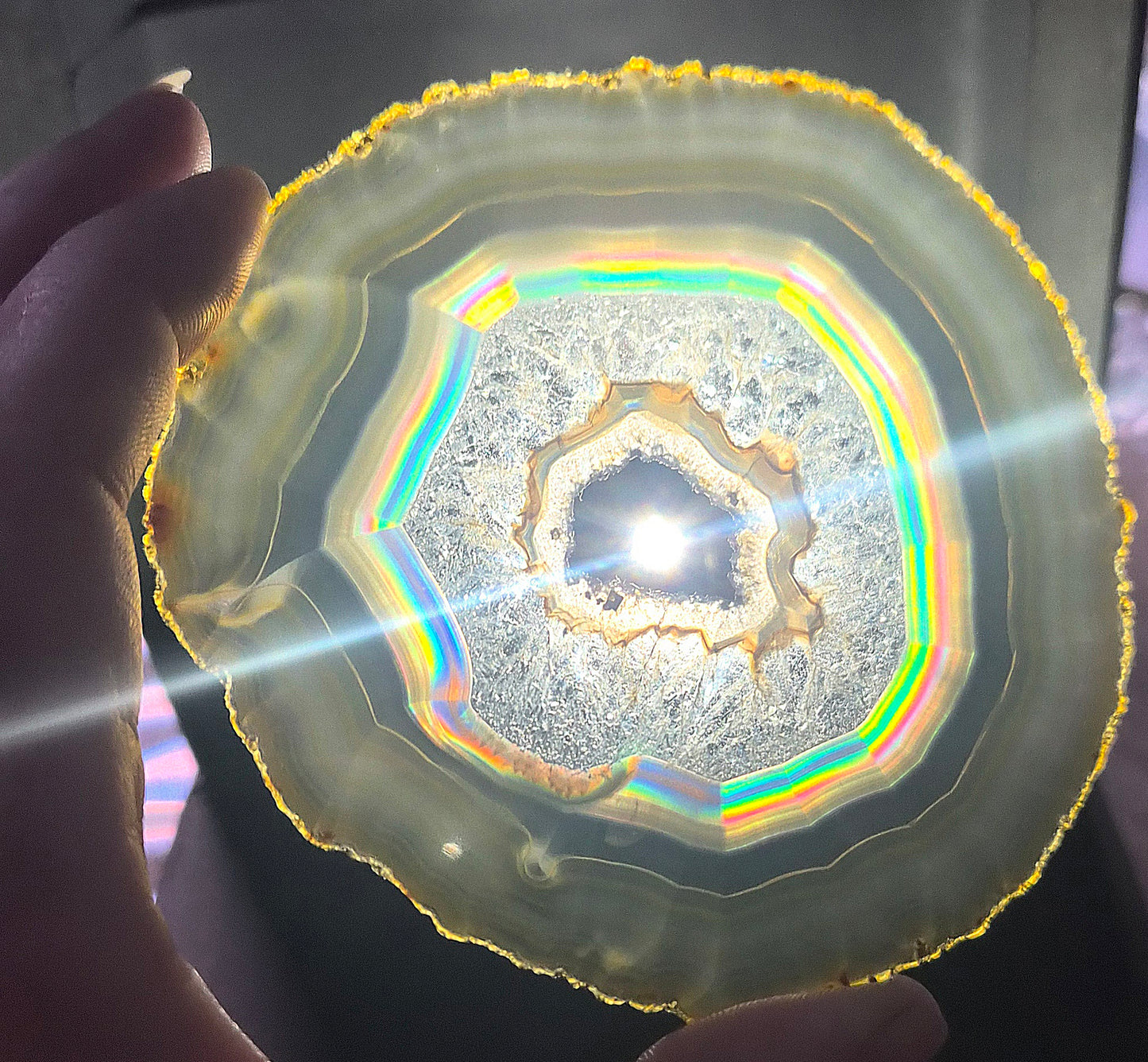 Tranche d’Agate iris avec druze