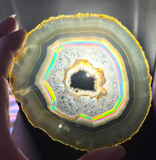 Tranche d’Agate iris avec druze