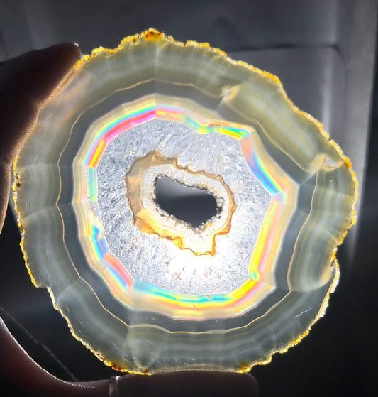 Tranche d’Agate iris avec druze