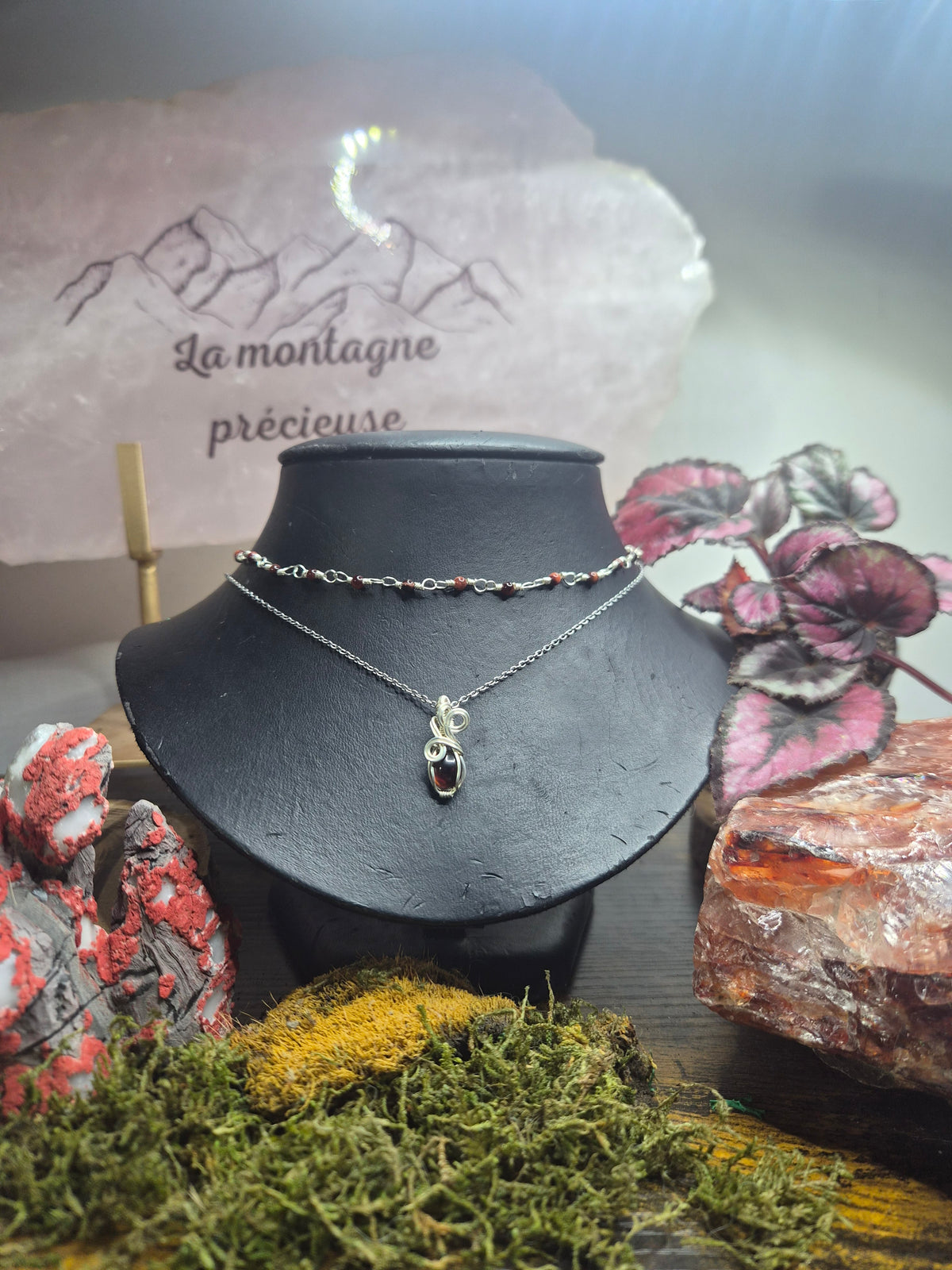 Collier "Braise Éternelle" en Grenat et œil de taureau