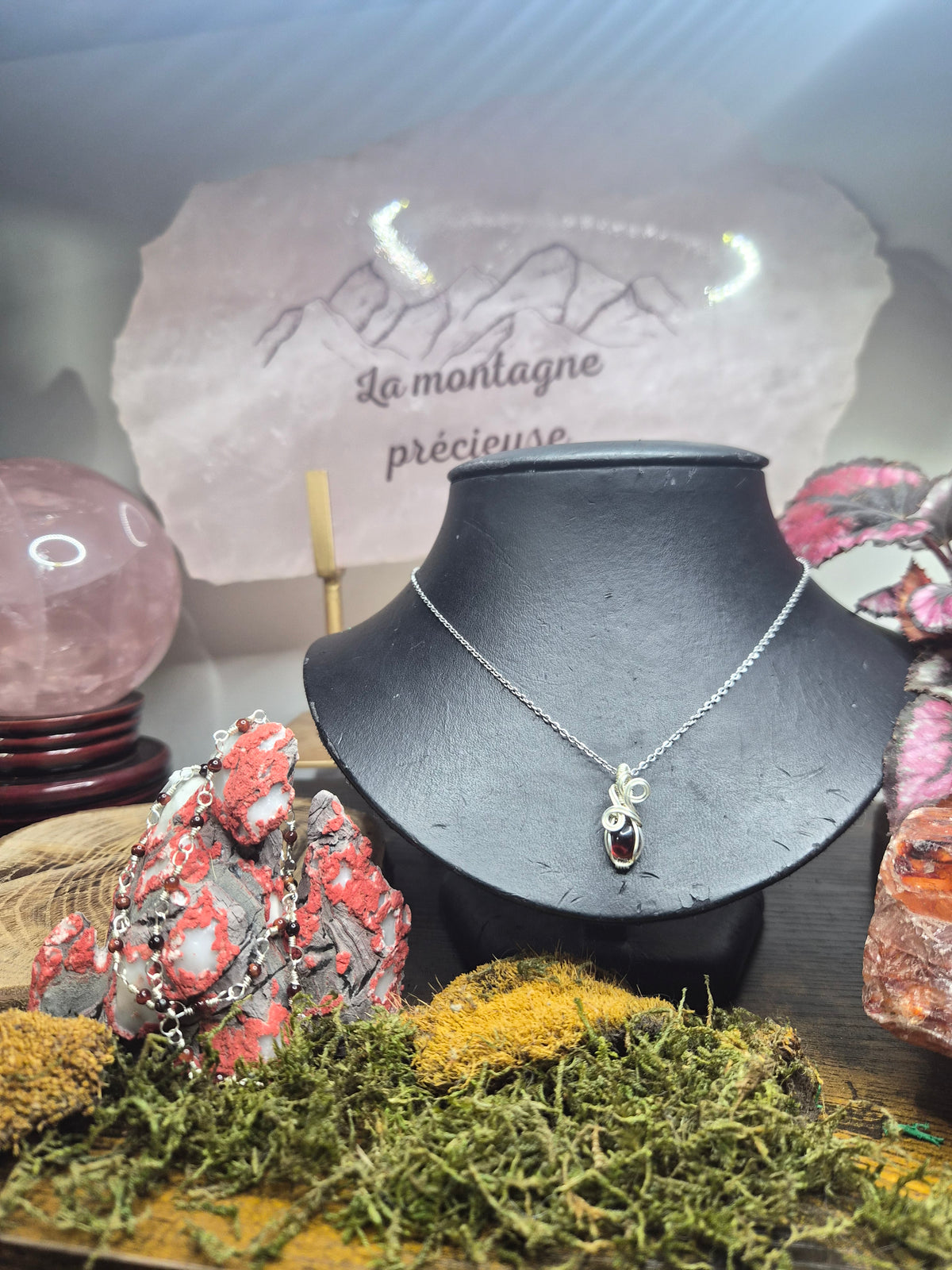 Collier "Braise Éternelle" en Grenat et œil de taureau