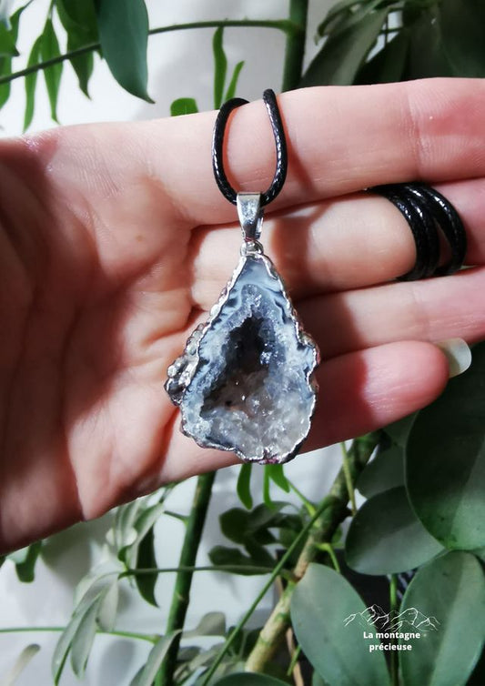 Pendentif en mini géode d'Agate