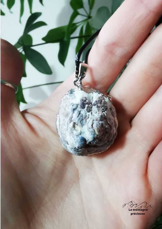 Pendentif en mini géode d'Agate
